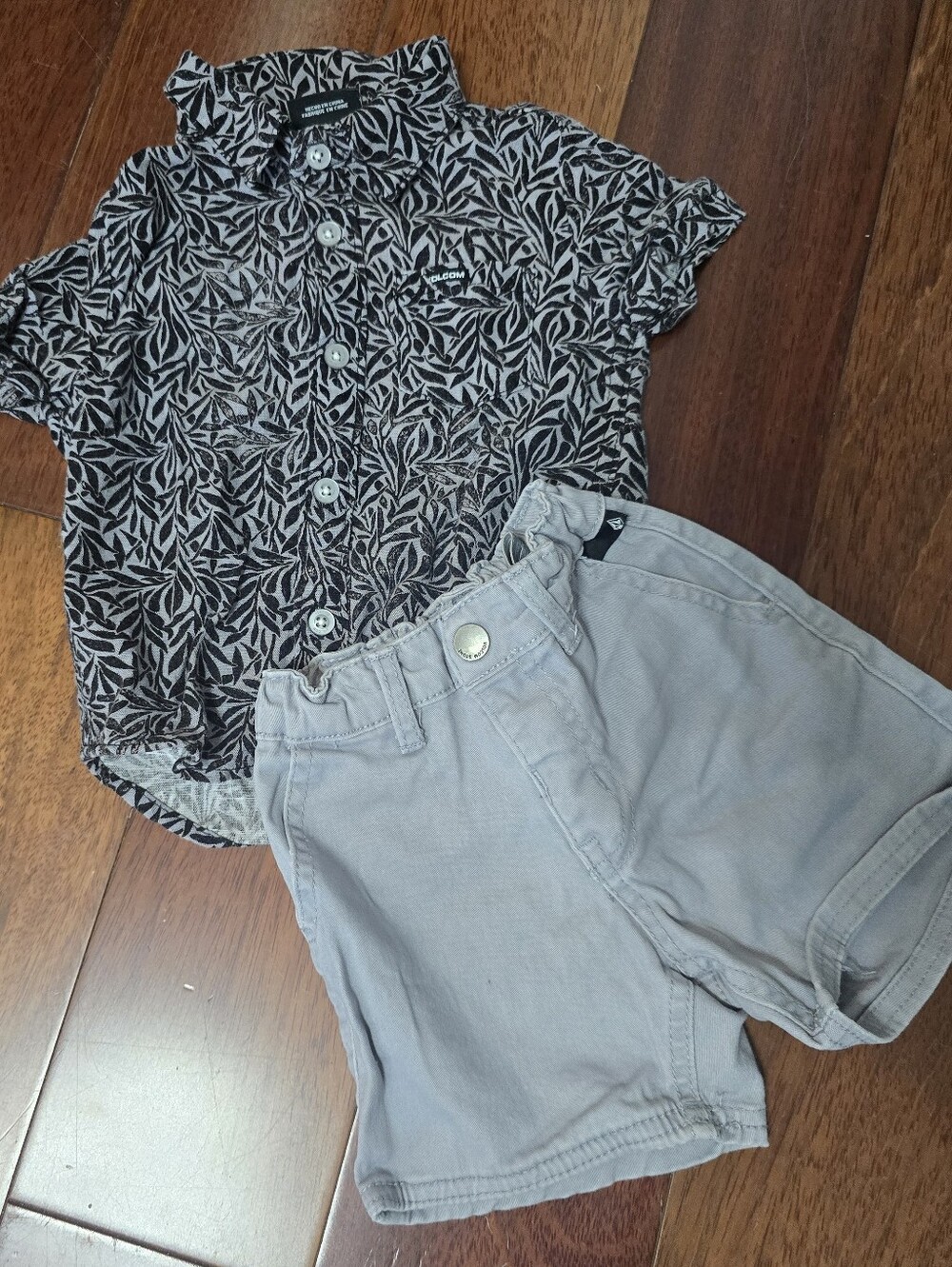 Volcom Black & White Leaf-Print Button Down Shirt